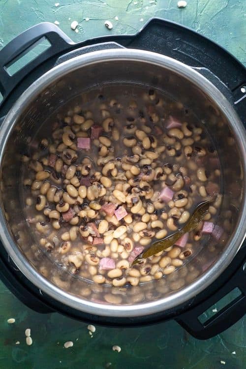 cooked black eyed peas in instant pot on green background