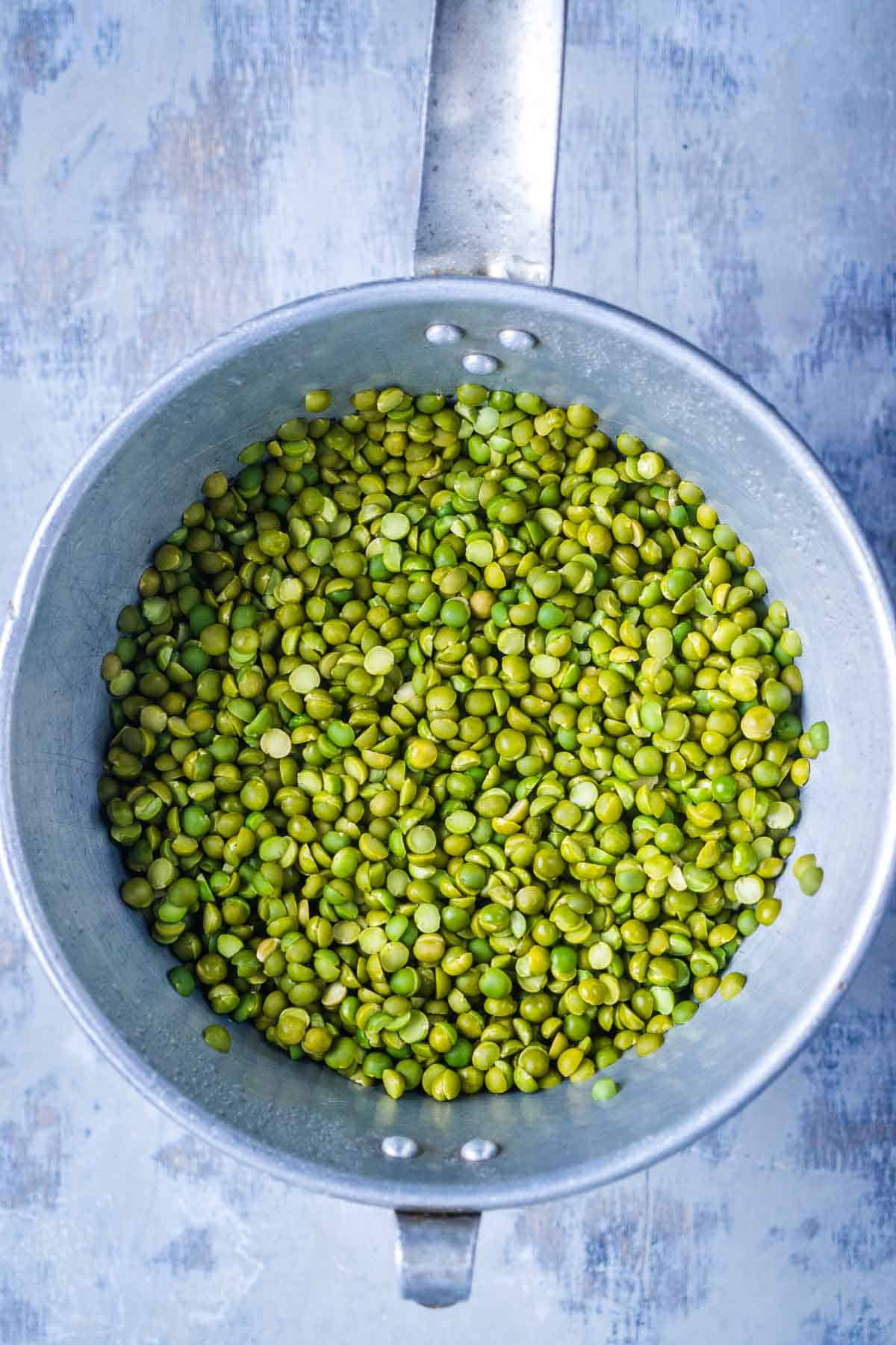 dried green split peas in strainer